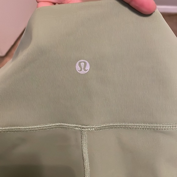 NWOT Lululemon Size 10 Olive green color - Picture 3 of 4